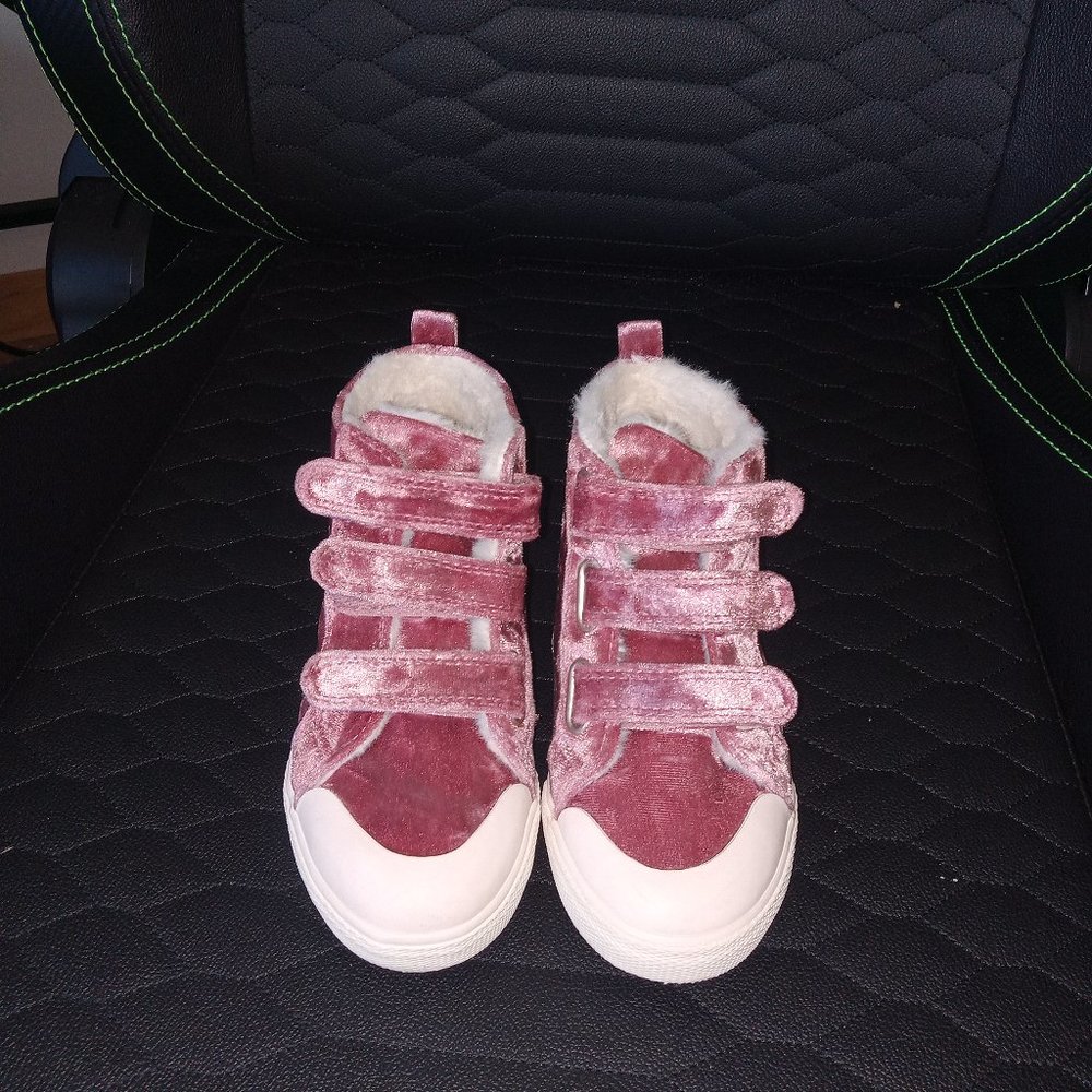Girls EUC pink/violet velvet sneakers size 11